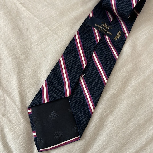 Brooks Brothers Silk Neck Tie Diagonal Stripes Navy Pink - Picture 3 of 3